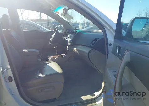 2010 Toyota Highlander Limited V6 z USA, uszkodzony, nr VIN 5TDDK3EH3AS031155